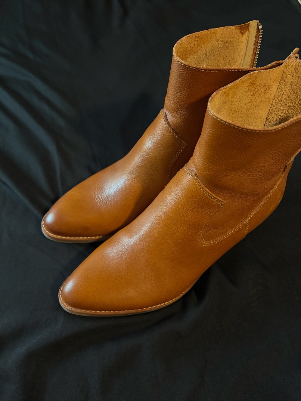 Sofft Women's Cognac Leather Ankle Booties